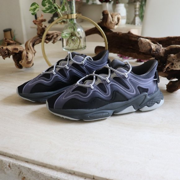 Adidas ozweego plus size 6.5 - Picture 1 of 9